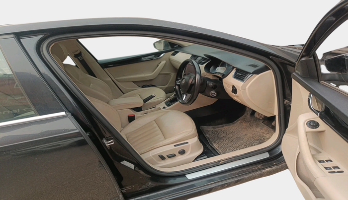 2018 Skoda Octavia 2.0 TDI L&K AT, Diesel, Automatic, 1,23,389 km, interior