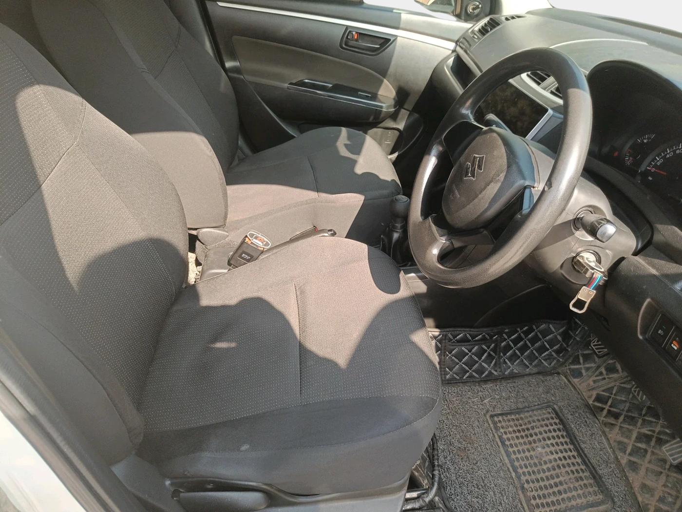 2017 Maruti Swift LXI (O), CNG, Manual, 1,32,659 km, interior