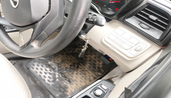 2022 Mahindra XUV300 W4 1.2 PETROL, Petrol, Manual, 78,103 km, interior