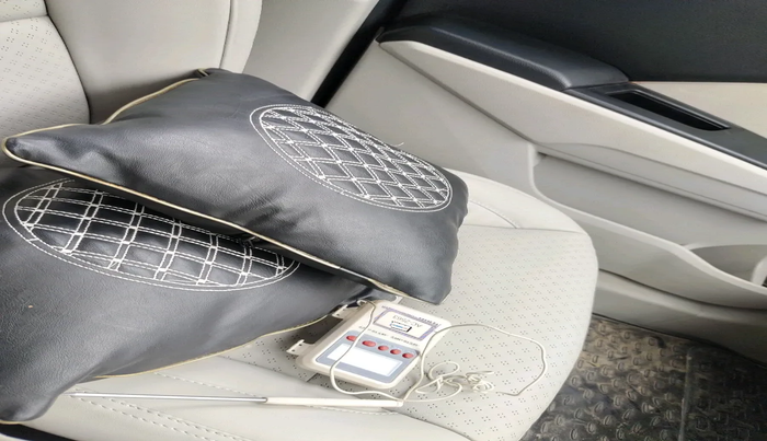 2022 Mahindra XUV300 W4 1.2 PETROL, Petrol, Manual, 78,103 km, interior