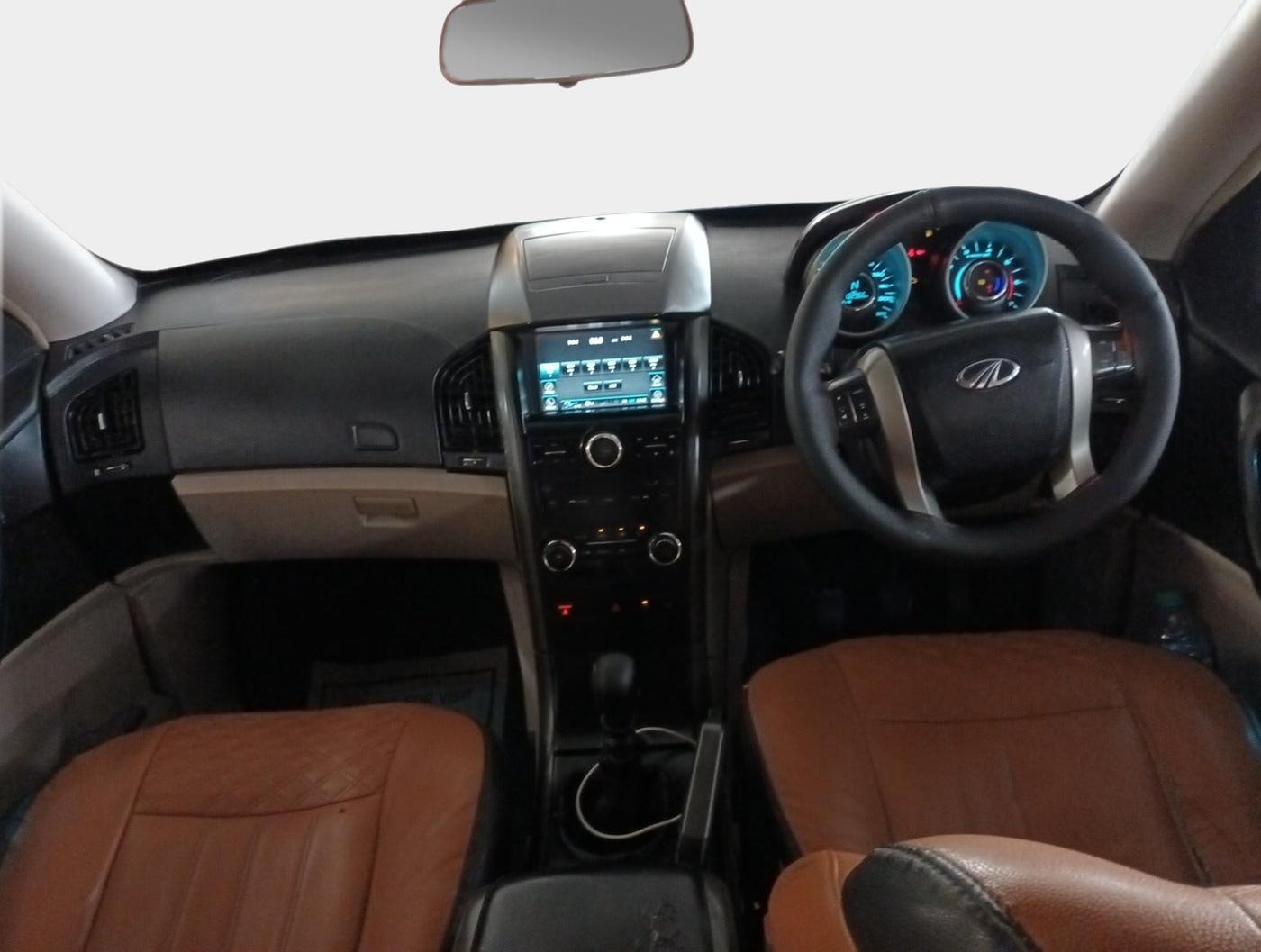 2017 Mahindra XUV500 W6, Diesel, Manual, 1,36,500 km, interior