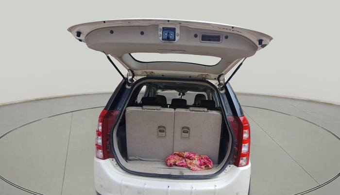 2016 Mahindra XUV500 W10 1.99, Diesel, Manual, 1,42,585 km, exterior