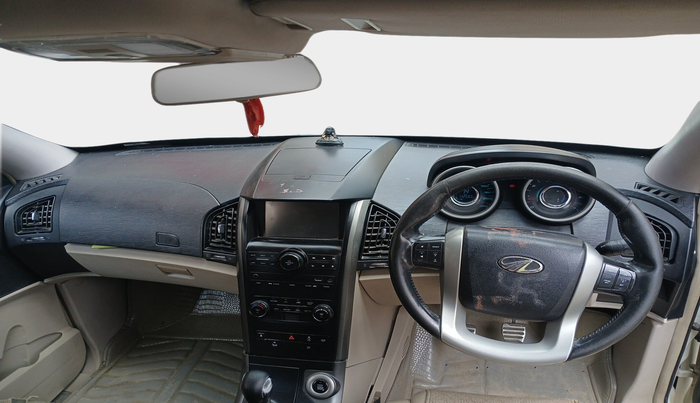 2016 Mahindra XUV500 W10 1.99, Diesel, Manual, 1,42,585 km, interior