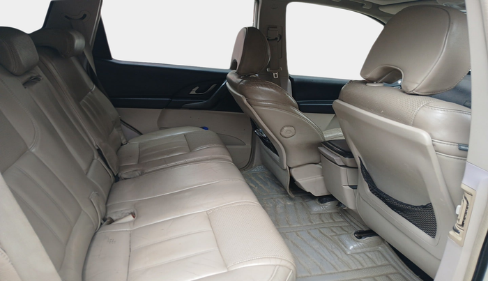 2016 Mahindra XUV500 W10 1.99, Diesel, Manual, 1,42,585 km, interior
