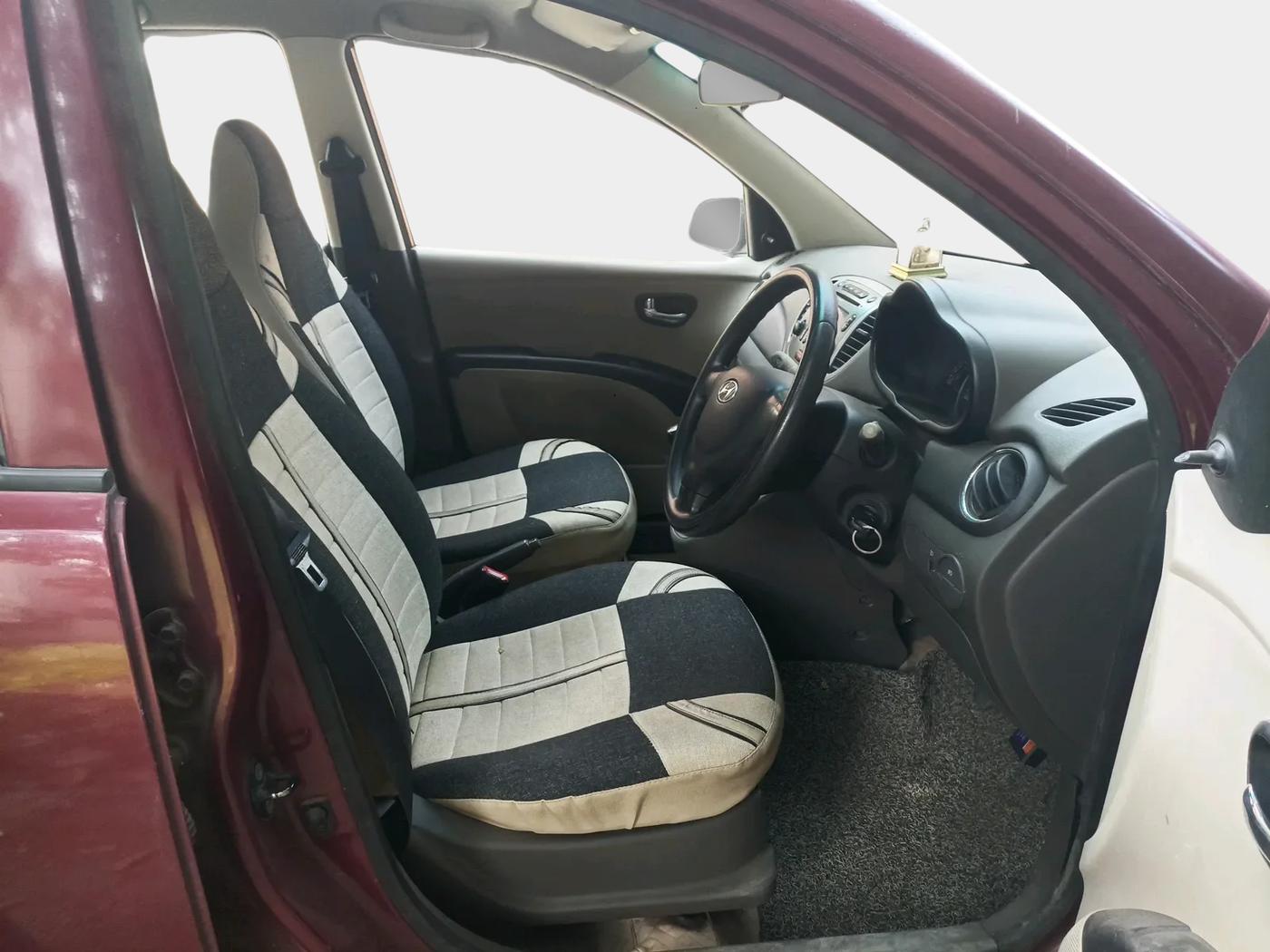 2014 Hyundai i10 SPORTZ 1.1, Petrol, Manual, 1,04,751 km, interior