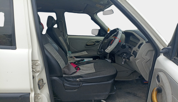 2015 Mahindra Scorpio S2, Diesel, Manual, 2,60,996 km, interior