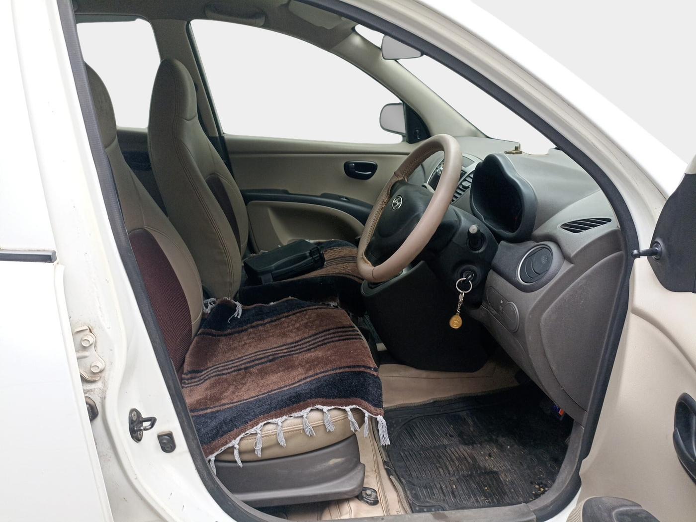 2013 Hyundai i10 ERA 1.1, Petrol, Manual, 62,330 km, interior