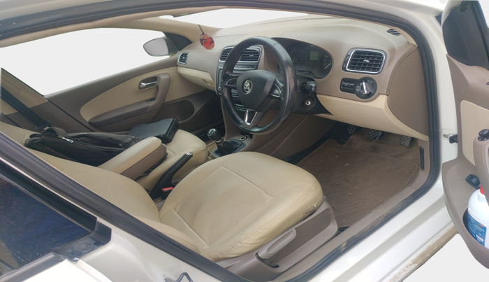 2013 Skoda Rapid ELEGANCE 1.6 TDI CR MT, Diesel, Manual, 1,93,104 km, interior