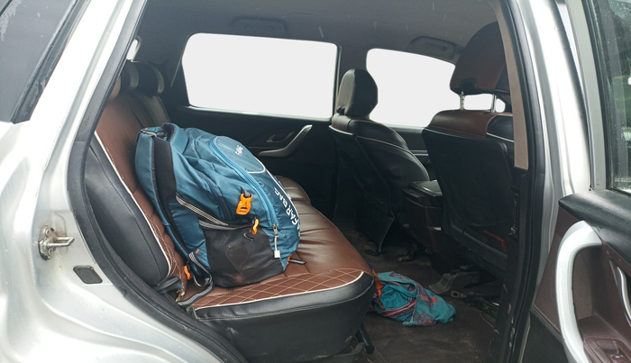 2013 Mahindra XUV500 W8, Diesel, Manual, 1,40,752 km, interior