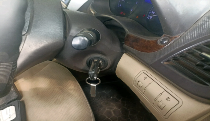 2011 Hyundai Verna FLUIDIC 1.6 VTVT SX, Diesel, Manual, 1,83,918 km, interior