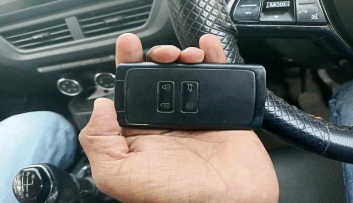 2021 Renault Kiger RXT MT, Petrol, Manual, 1,12,153 km, interior