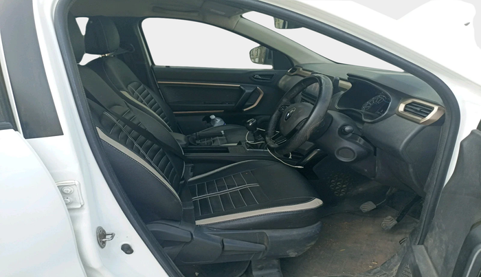 2021 Renault Kiger RXT MT, Petrol, Manual, 1,12,153 km, interior