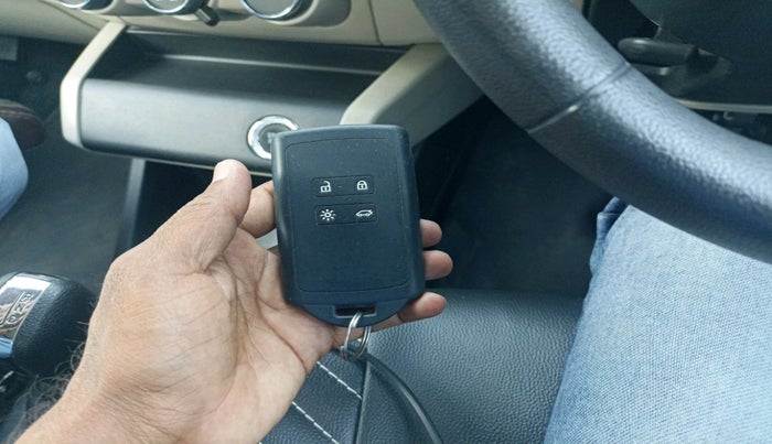 2022 Renault TRIBER RXZ AMT, Petrol, Automatic, 15,031 km, interior