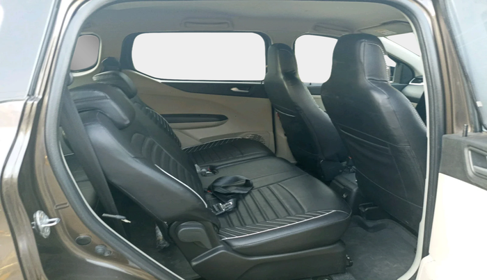 2022 Renault TRIBER RXZ AMT, Petrol, Automatic, 15,031 km, interior