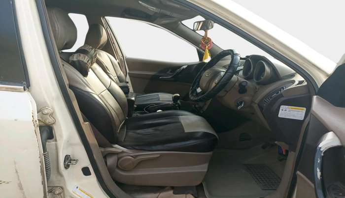 2011 Mahindra XUV500 W8, Diesel, Manual, 1,30,023 km, interior