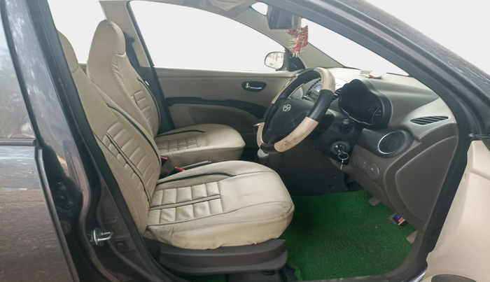 2016 Hyundai i10 SPORTZ 1.1, Petrol, Manual, 25,675 km, interior