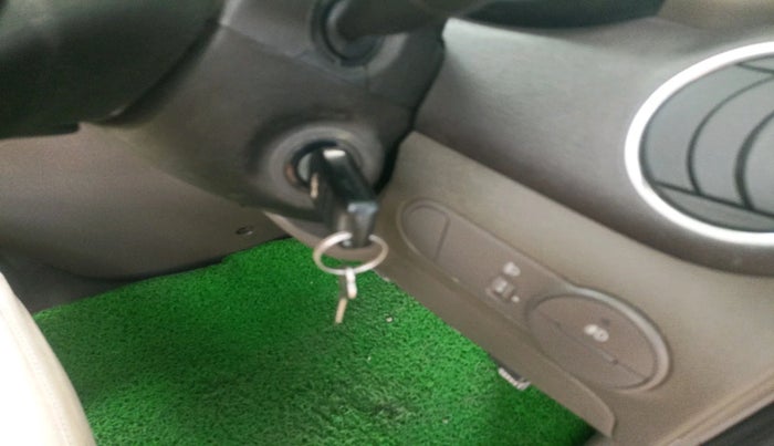 2016 Hyundai i10 SPORTZ 1.1, Petrol, Manual, 25,675 km, interior