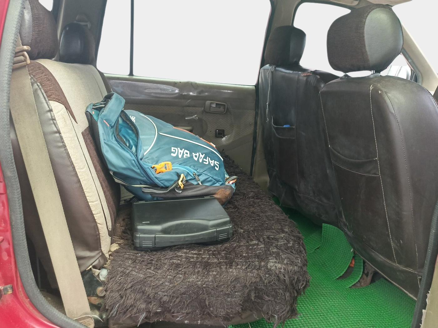 2010 Chevrolet Tavera ELITE LT L2 BS II, Diesel, Manual, 6,50,841 km, interior