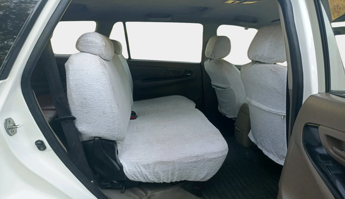 2015 Toyota Innova 2.5 G 8 STR, Diesel, Manual, 6,28,032 km, interior