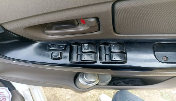 2015 Toyota Innova 2.5 G 8 STR, Diesel, Manual, 6,28,032 km, interior