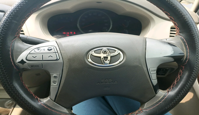 2012 Toyota Innova VX 2.5 8 STR, Diesel, Manual, 2,27,032 km, interior