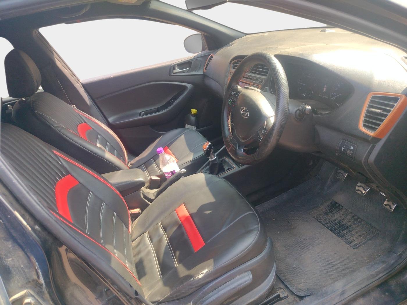 2015 Hyundai i20 Active 1.4 SX, Diesel, Manual, 1,39,231 km, interior