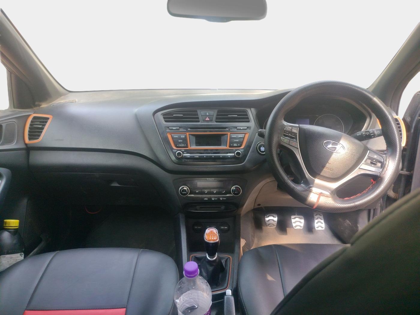2015 Hyundai i20 Active 1.4 SX, Diesel, Manual, 1,39,231 km, interior