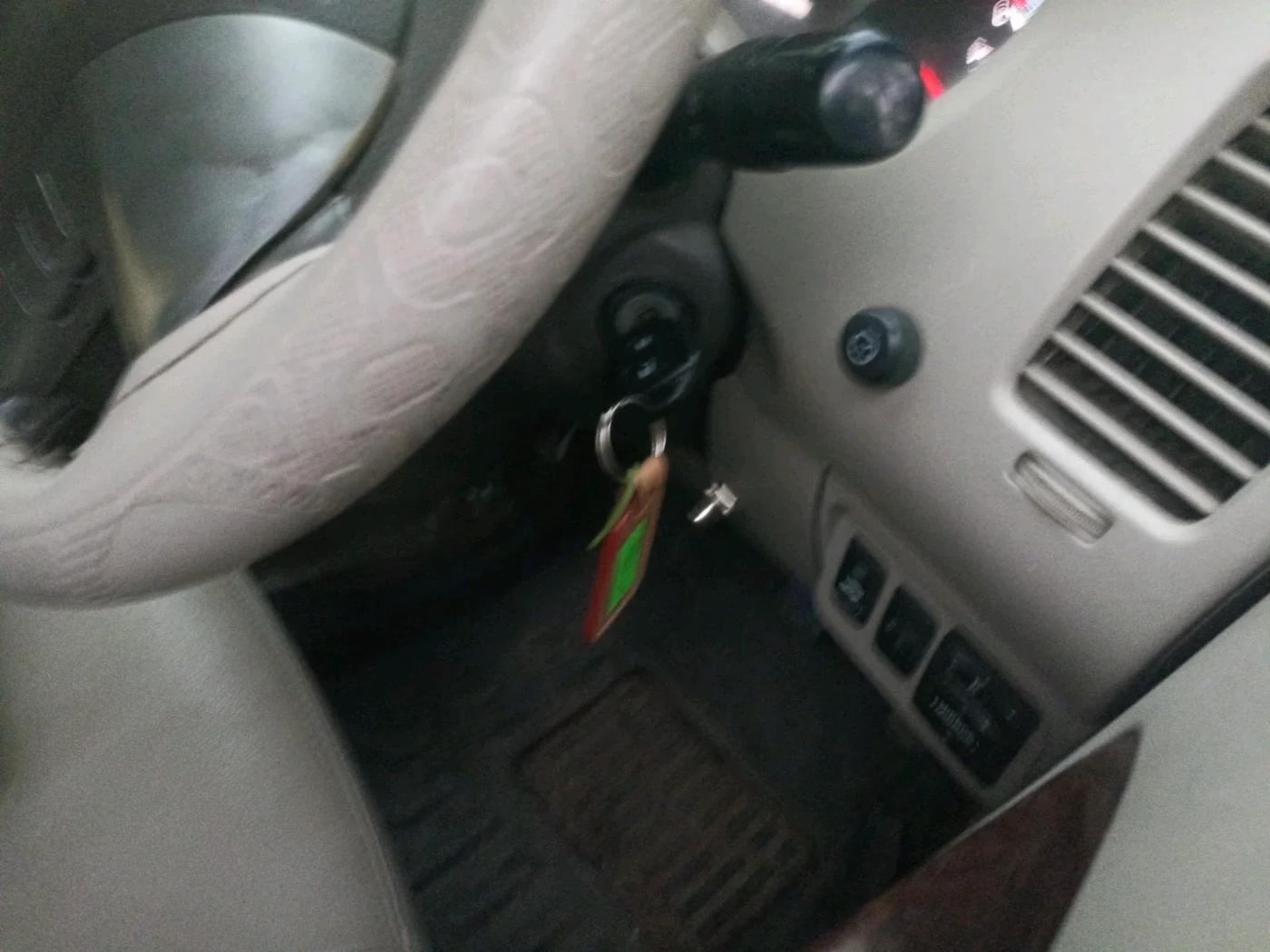 2012 Toyota Innova VX 2.5 7 STR, Diesel, Manual, 2,16,183 km, interior