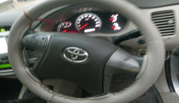 2012 Toyota Innova VX 2.5 7 STR, Diesel, Manual, 2,16,183 km, interior