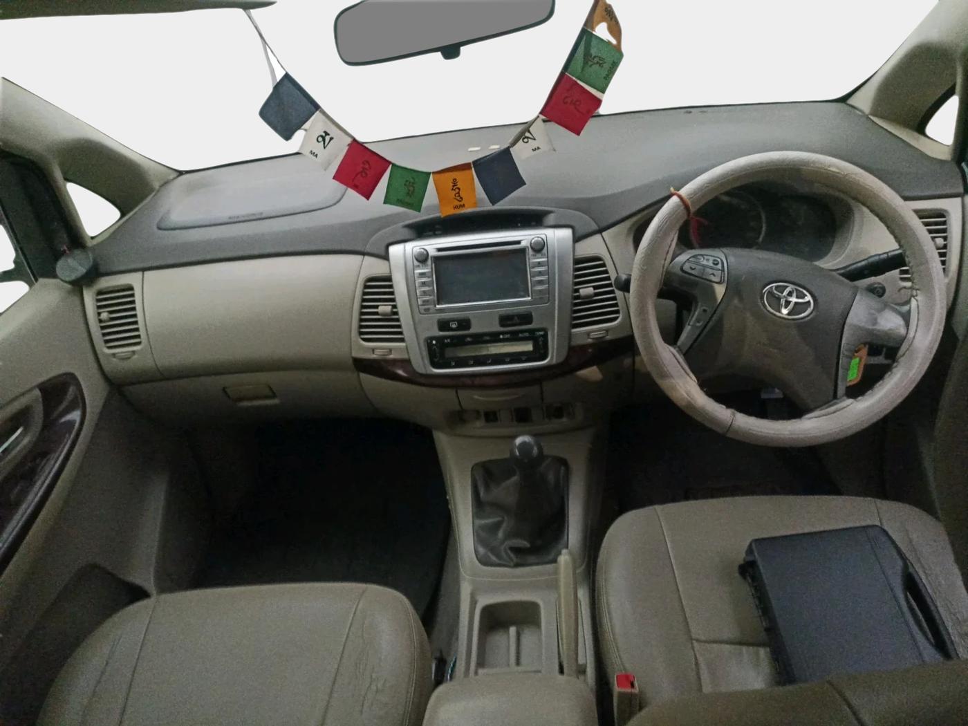 2012 Toyota Innova VX 2.5 7 STR, Diesel, Manual, 2,16,183 km, interior