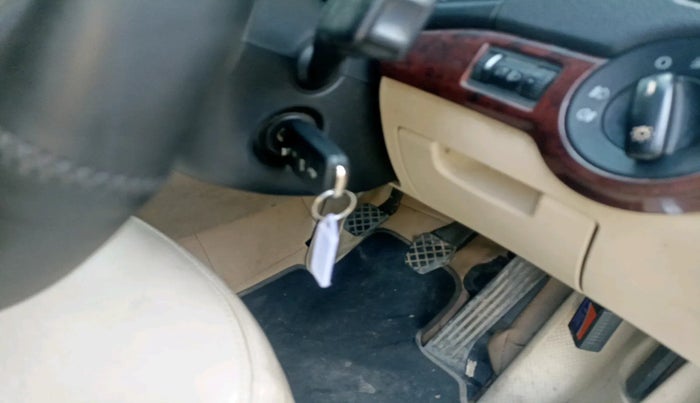 2012 Skoda Laura AMBITION 2.0 TDI CR MT, Diesel, Manual, 1,17,004 km, interior