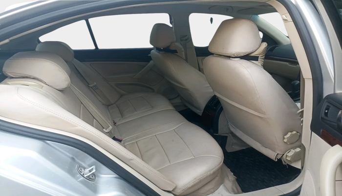 2012 Skoda Laura AMBITION 2.0 TDI CR MT, Diesel, Manual, 1,17,004 km, interior