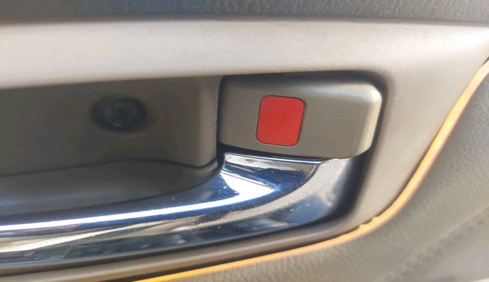 2012 Toyota Fortuner 3.0 4X2 AT, Diesel, Automatic, 1,85,076 km, interior