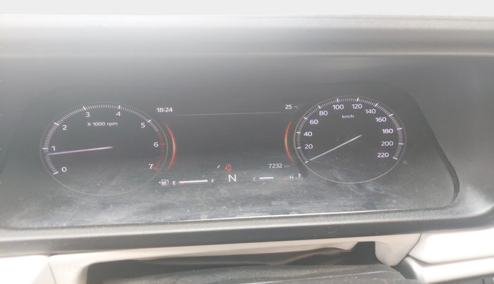 2024 Mahindra XUV700 MX Petrol MT 7 STR, Petrol, Manual, 7,232 km, interior