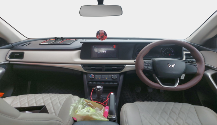 2024 Mahindra XUV700 MX Petrol MT 7 STR, Petrol, Manual, 7,232 km, interior