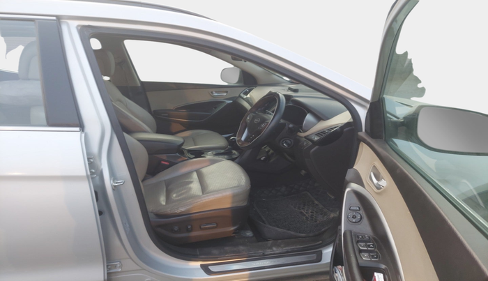 2015 Hyundai Santa Fe 2 WD AT, Diesel, Automatic, 1,23,623 km, interior