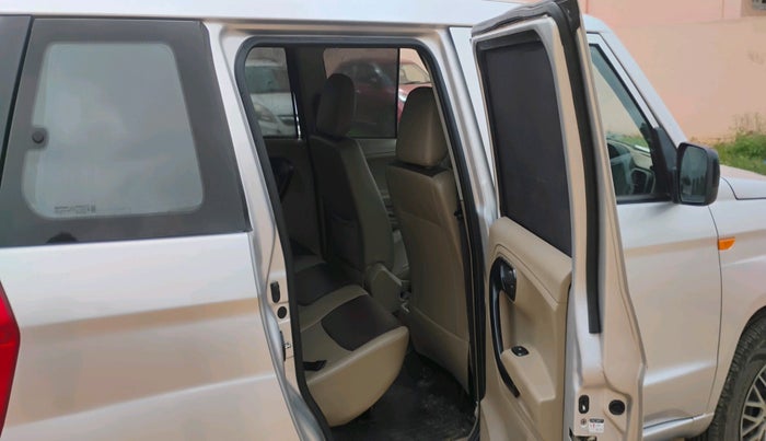 2017 Mahindra TUV300 T4 PLUS, Diesel, Manual, 65,567 km, interior