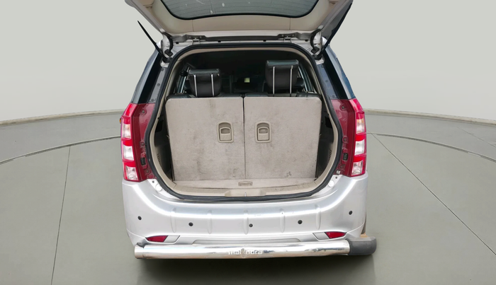 2016 Mahindra XUV500 W4, Diesel, Manual, 1,02,198 km, exterior