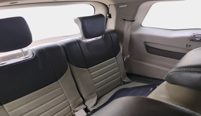 2016 Mahindra XUV500 W4, Diesel, Manual, 1,02,198 km, interior