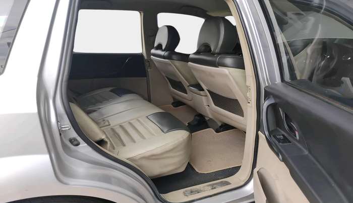 2016 Mahindra XUV500 W4, Diesel, Manual, 1,02,198 km, interior