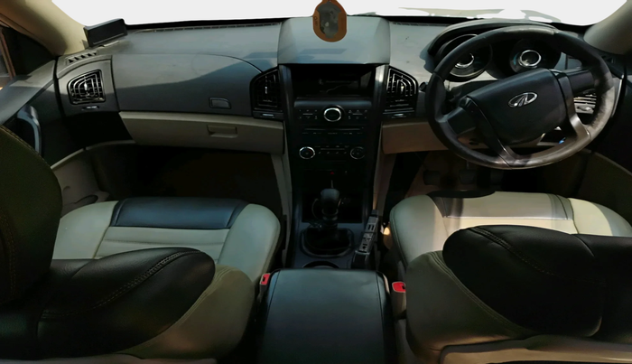 2016 Mahindra XUV500 W4, Diesel, Manual, 1,02,198 km, interior