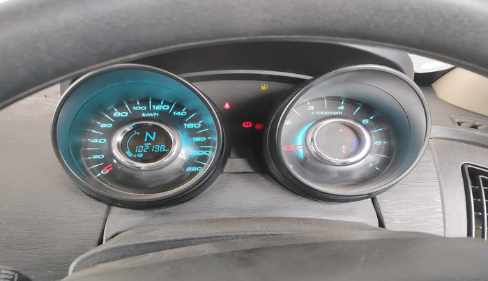 2016 Mahindra XUV500 W4, Diesel, Manual, 1,02,198 km, interior