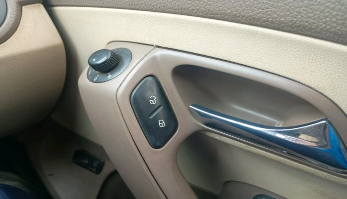 2013 Skoda Rapid ELEGANCE 1.6 TDI CR MT, Diesel, Manual, 1,39,681 km, interior