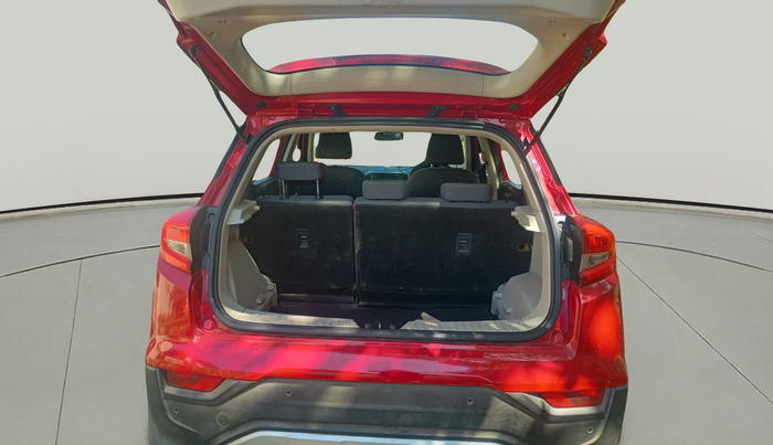 2020 Mahindra XUV300 W8 1.5 DIESEL AMT, Diesel, Automatic, 1,27,701 km, exterior