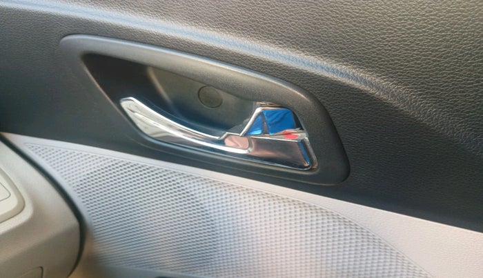 2020 Mahindra XUV300 W8 1.5 DIESEL AMT, Diesel, Automatic, 1,27,701 km, interior