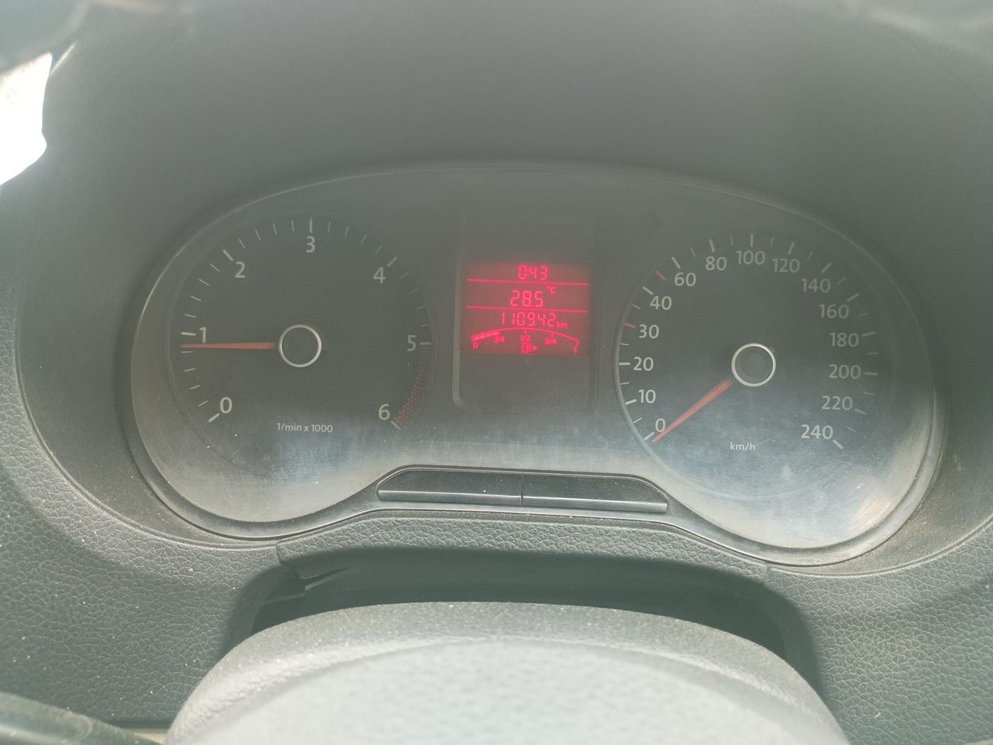 2013 Volkswagen Polo TRENDLINE 1.2L DIESEL, Diesel, Manual, 1,10,942 km, interior