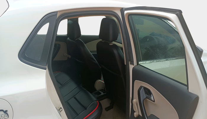 2013 Volkswagen Polo TRENDLINE 1.2L DIESEL, Diesel, Manual, 1,10,942 km, interior