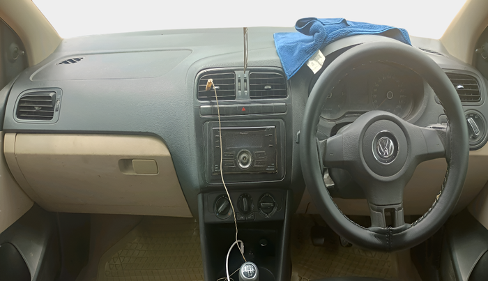 2013 Volkswagen Polo TRENDLINE 1.2L DIESEL, Diesel, Manual, 1,10,942 km, interior