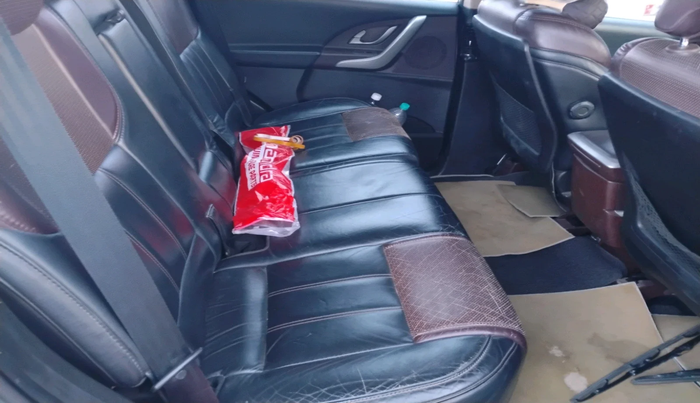 2013 Mahindra XUV500 W8, Diesel, Manual, 1,07,669 km, interior