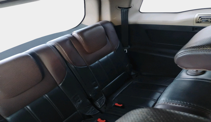 2013 Mahindra XUV500 W8, Diesel, Manual, 1,07,669 km, interior